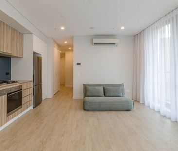 1 BEDROOM + STUDY - Photo 2