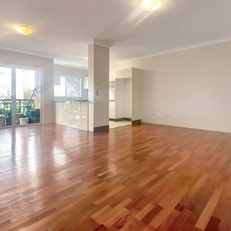 Ground Floor Apartment in the Heart of Carlton with Double Garage - Photo 1