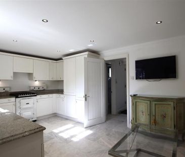 2 bedroom end of terrace house to rent - Photo 3