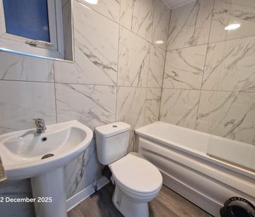 Raglan Road, Leeds - Photo 2