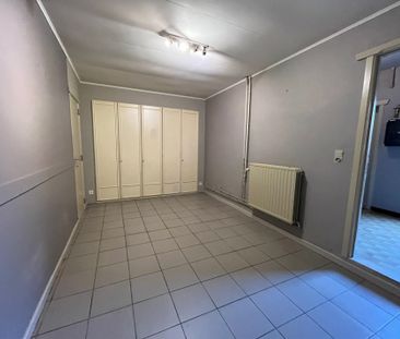 Gelijkvloers appartement met 2 slpks en garage op wandelafstand van het centrum! - Foto 3