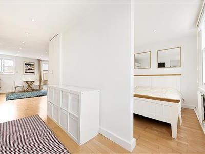 Battersea High Street, SW11 - Photo 3