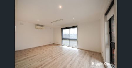 Cozy 2-Bedroom in the Heart of Mount Waverley - Photo 5