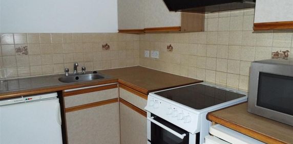 2 bedroom maisonette to rent - Photo 2
