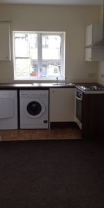 1 bed Studio - To Let - Photo 3