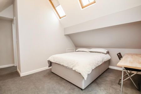 4 bedroom apartment to rent - Photo 2