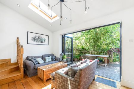 5 bedroom end of terrace house to rent - Photo 2