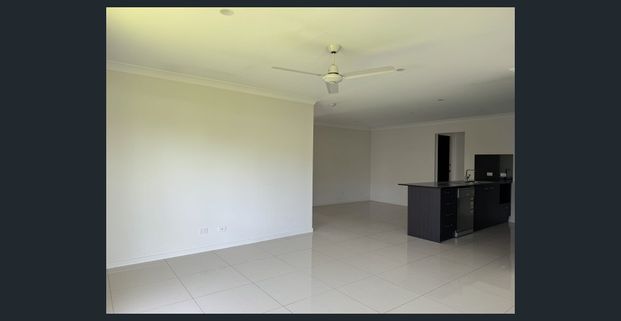 Modern Designer Terrace Home in 'The Heights' Estate - Unfurnished 4 Bedrooms - Pimpama - Photo 1