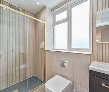 4 bedroom end of terrace house to rent - Photo 6