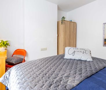 Room 1 - Photo 1