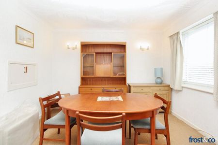 3 bedroom detached bungalow to rent - Photo 3