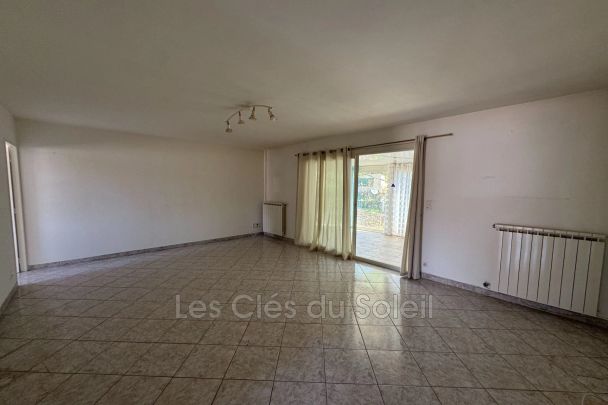 Location maison 2 chambres 76 m² Brignoles - Photo 1