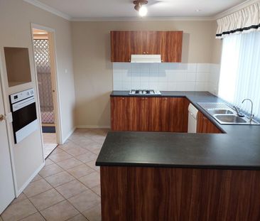 7 Oakwood Street, Parafield Gardens, SA 5107 - Photo 5