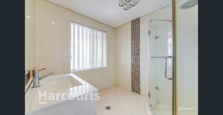 A Stunning Modern Family Residence Of Style, Space & Comfort... - Photo 2