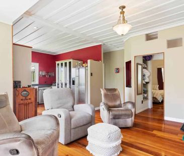 Country Family Home - Photo 4