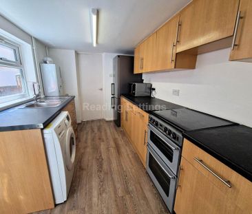 4 bedroom terraced house to rent - Photo 3