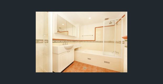 SPACIOUS GARDEN APARTMENT - Photo 1