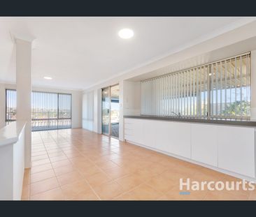 Huge living spaces! - Photo 2