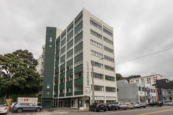 Large 4-bedroom apartment with amazing views! - Photo 1