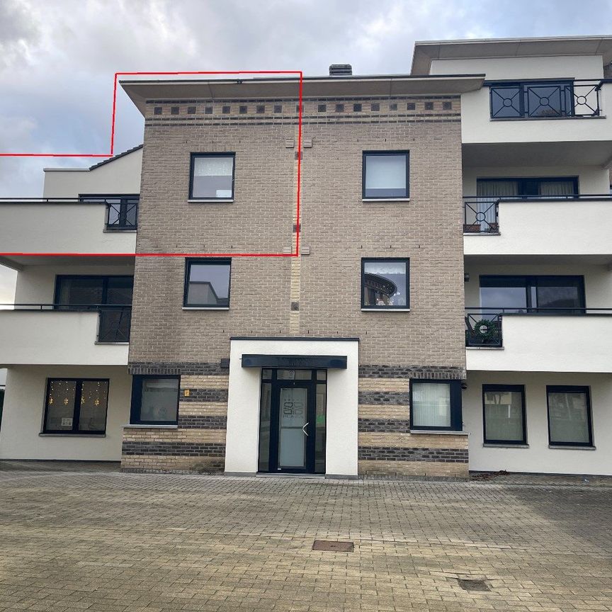 Ruim appartement met 2 terrassen, garage en 2 slaapkamers in Hasselt, bouwjaar 1996, EPC-Energielabel B, bewoonbare oppervlakte 110.m² - Photo 1