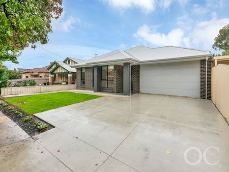 Open the Door to Spacious Family Living & Versatile Design - Photo 3