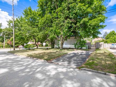 For Lease - 883 Francis Road, Burlington, Ontario - Photo 3