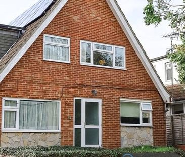 1 bedroom in a house share to rent - Photo 3