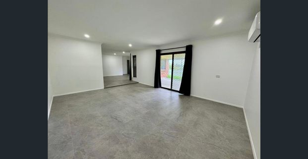 SPACIOUS 5-BEDROOM HOME IN A PERFECT LOCATION!! - Photo 1