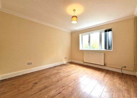 2 Bed Bungalow, Mountfield Road, LU2 - Photo 2