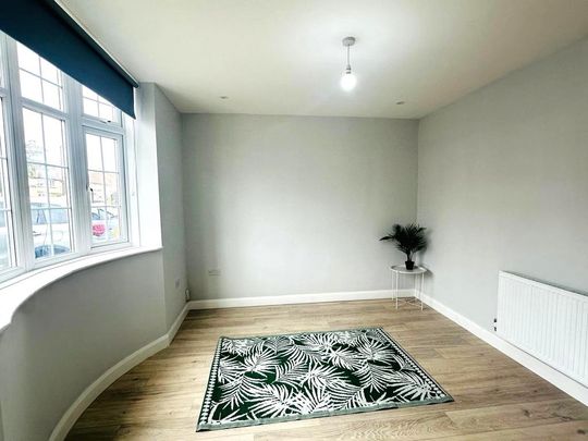 4 bedroom end of terrace house to rent - Photo 1