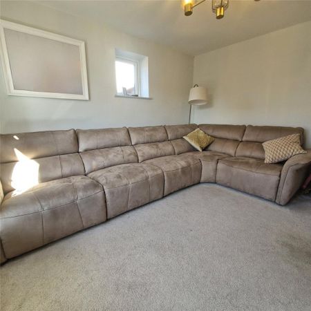 4 bedroom semi-detached house to rent - Photo 2