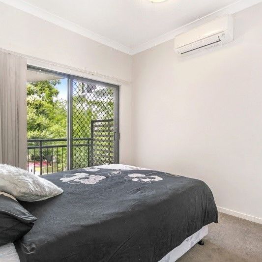 RARE 3 BED, 2 BATH FURNISHED UNIT - Photo 1