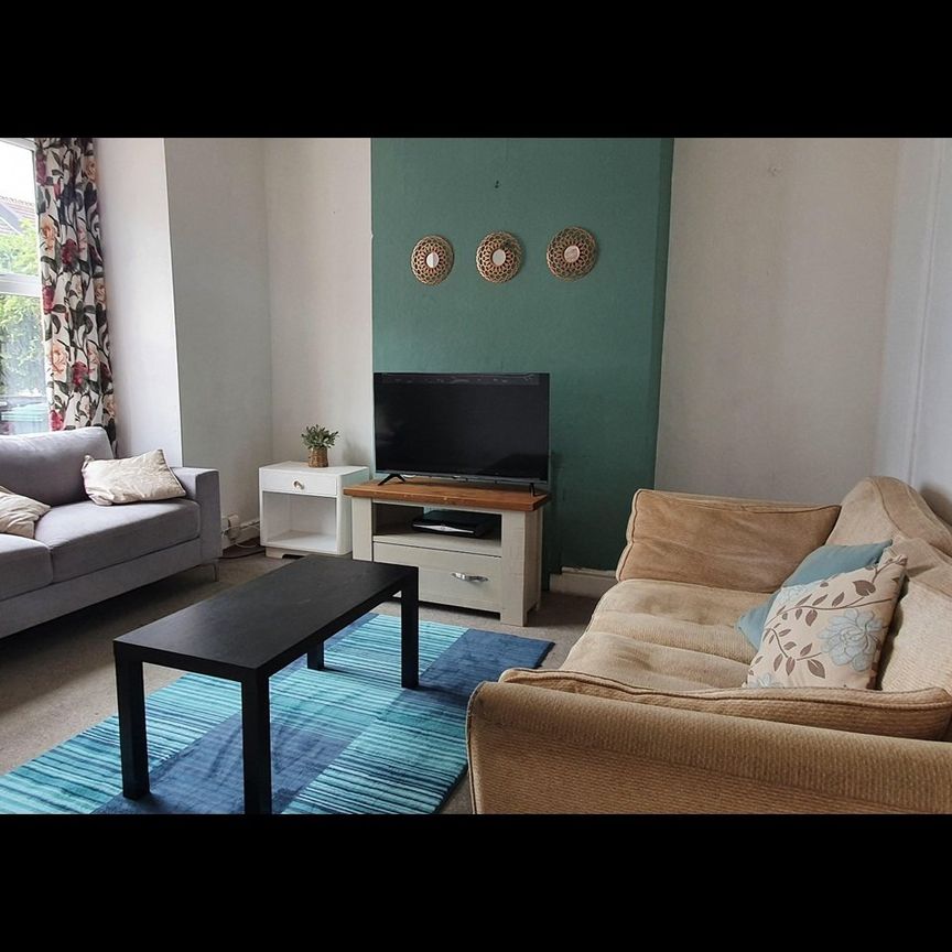 Room in a Shared House, Brading Road, BN2 - Photo 1