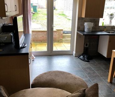 4 Bed Terraced House, Lavender Avenue, CV6 - Photo 3