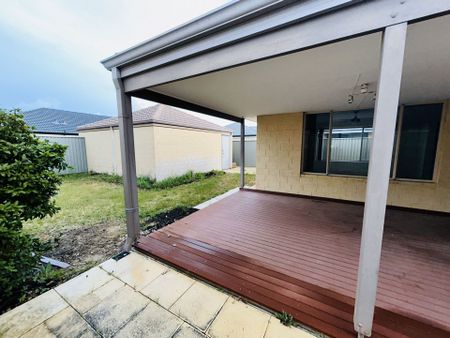 3 Bedroom 2 Bathroom Home in Eglington - Photo 2