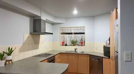 Charming Ranui Rental: Budget-Friendly Living - Photo 4