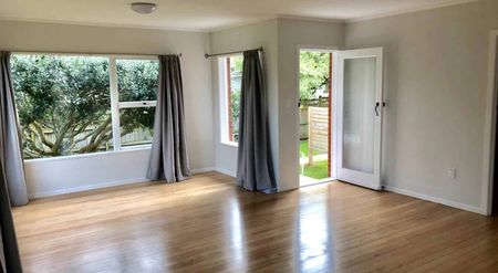 Just Renovated, Light and Bright, End Unit of ... - Photo 2