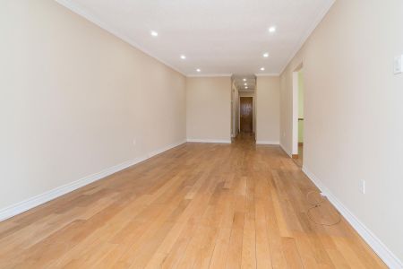 For Lease - 2035 Carleton Court, Burlington, Ontario - Photo 2