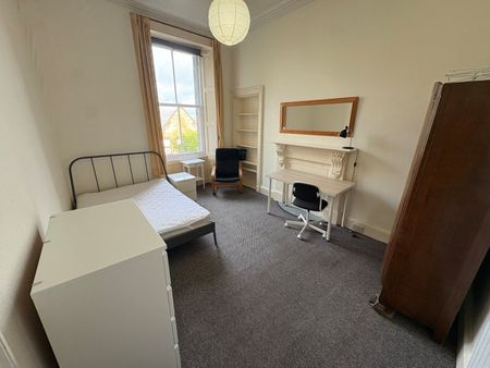 4 bedroom apartment to rent - Photo 4