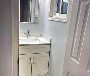 For Lease - 308 Centre Street Unit# Upper Level Apartment A, Brampt... - Photo 3