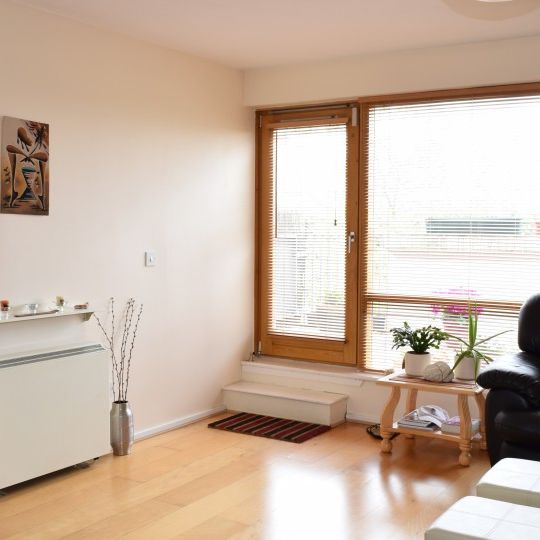 Decorated room in 3-bedroom apartment in Dublin - Photo 1
