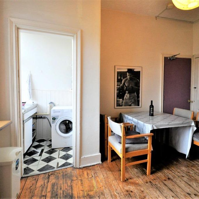 3 bedroom flat to rent - Photo 1
