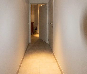 Prachtig afgewerkt nieuwbouwappartement met ruim terras en garage - Photo 1