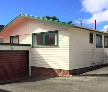 Cozy & Convenient Living in Blockhouse Bay - Photo 3