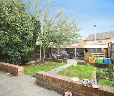 3 bedroom end of terrace house to rent - Photo 5