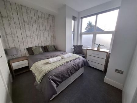 1 bedroom in a house share to rent - Photo 2