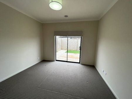 44 Moroak Crescent, CLYDE NORTH - Photo 2