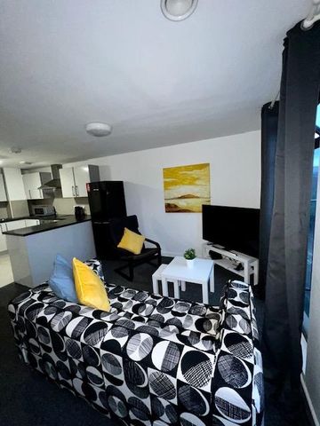 1 bedroom in a flat share to rent - Photo 3