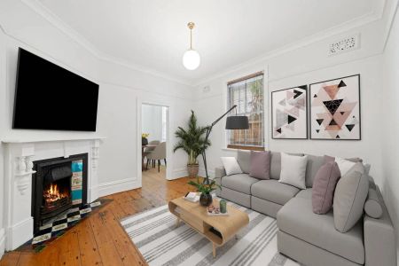 Charming Federation Terrace, Pet-friendly, Ultra Convenient Location - 6 MONTH LEASE PERIOD ONLY - Photo 2