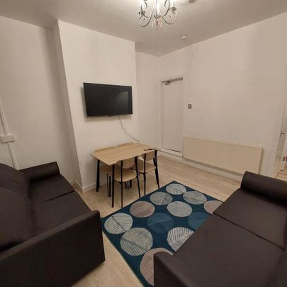 4 bedroom terraced house to rent - Photo 1